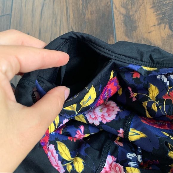 Ruby Ribbon | Reversible Floral Crop Yoga Leggings Black Activewear - Picture 7 of 10